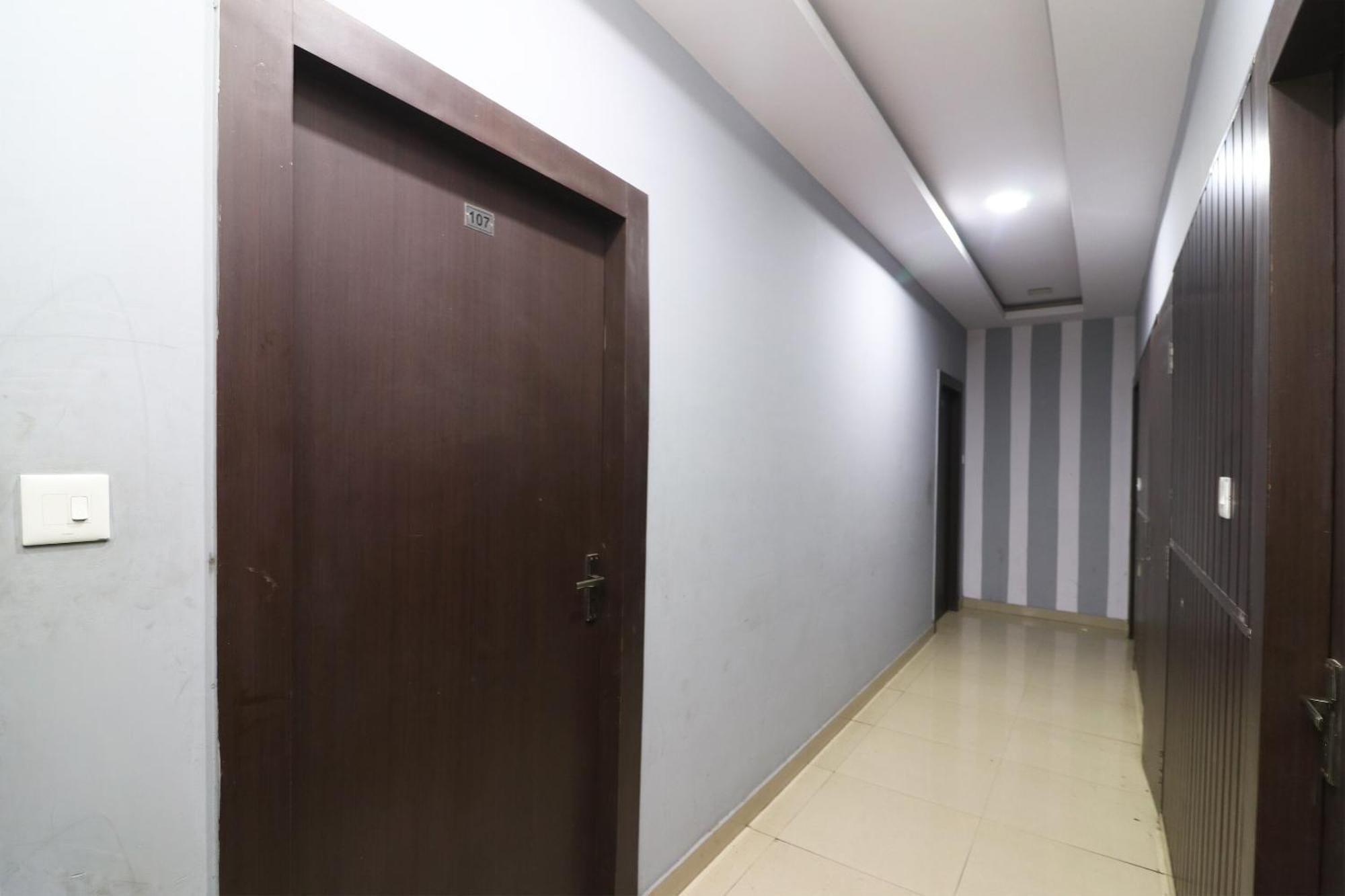 Hotel O Crown Tower Rāmpura Екстериор снимка